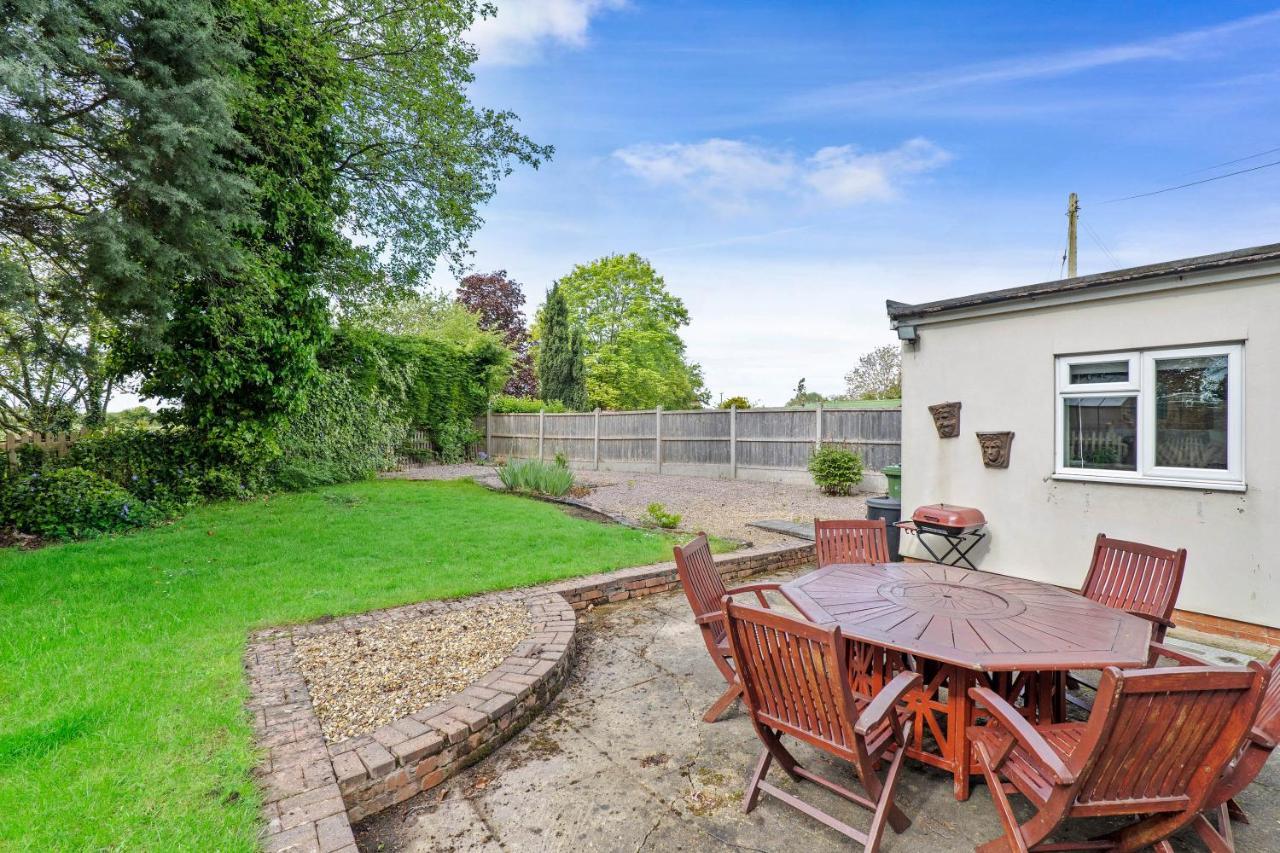 Wheelbarrow Cottage Bengeworth Exterior foto