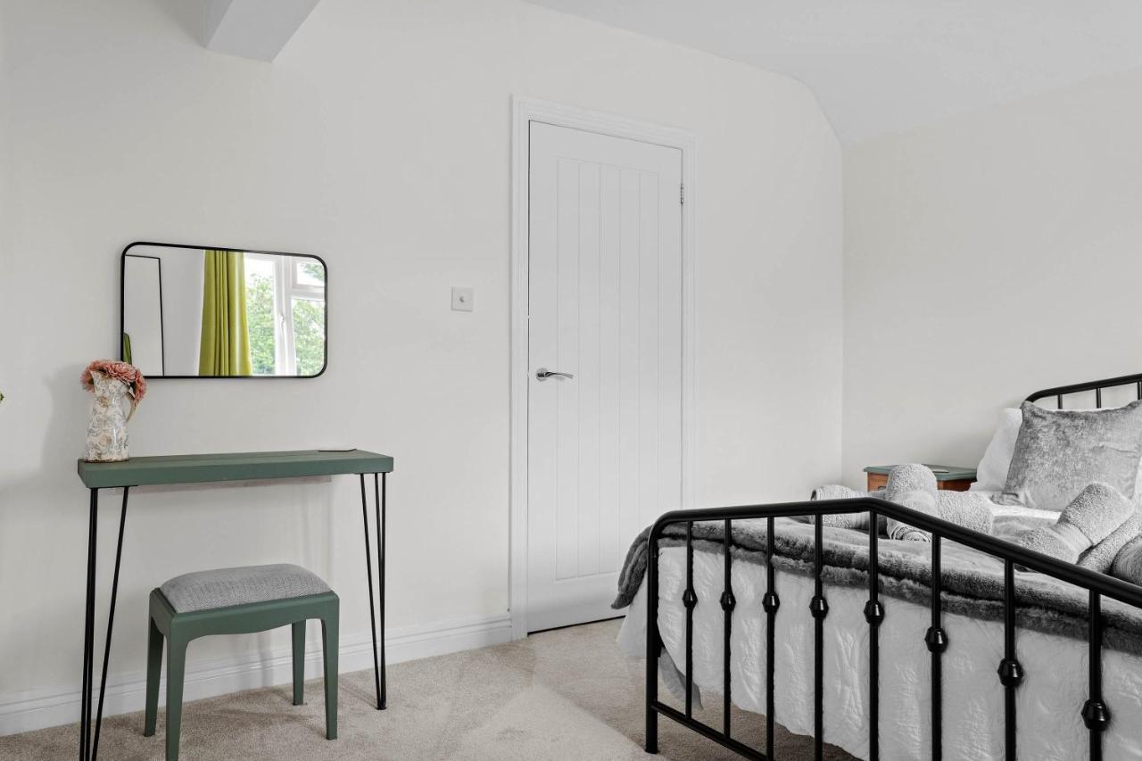 Wheelbarrow Cottage Bengeworth Exterior foto